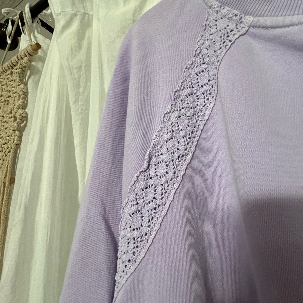 Aerie Hey Crochet Lavender Purple Sweatshirt Medium Excellent Condition - Picture 3 of 6